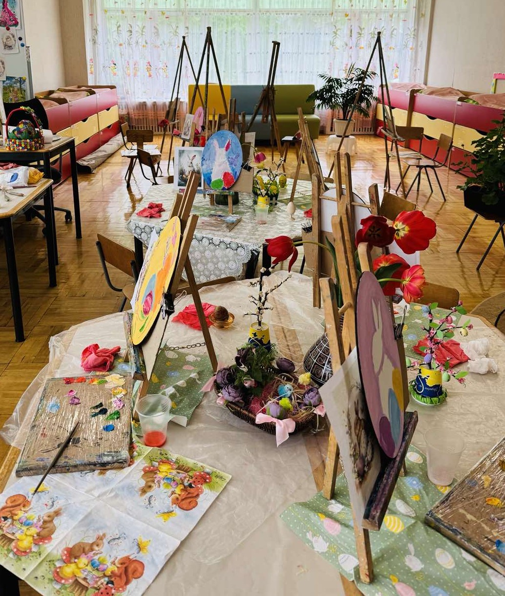 Діти малюють в садочку на холсті олійними фарбами. Майстер-клас Sweet Gallery Studio.